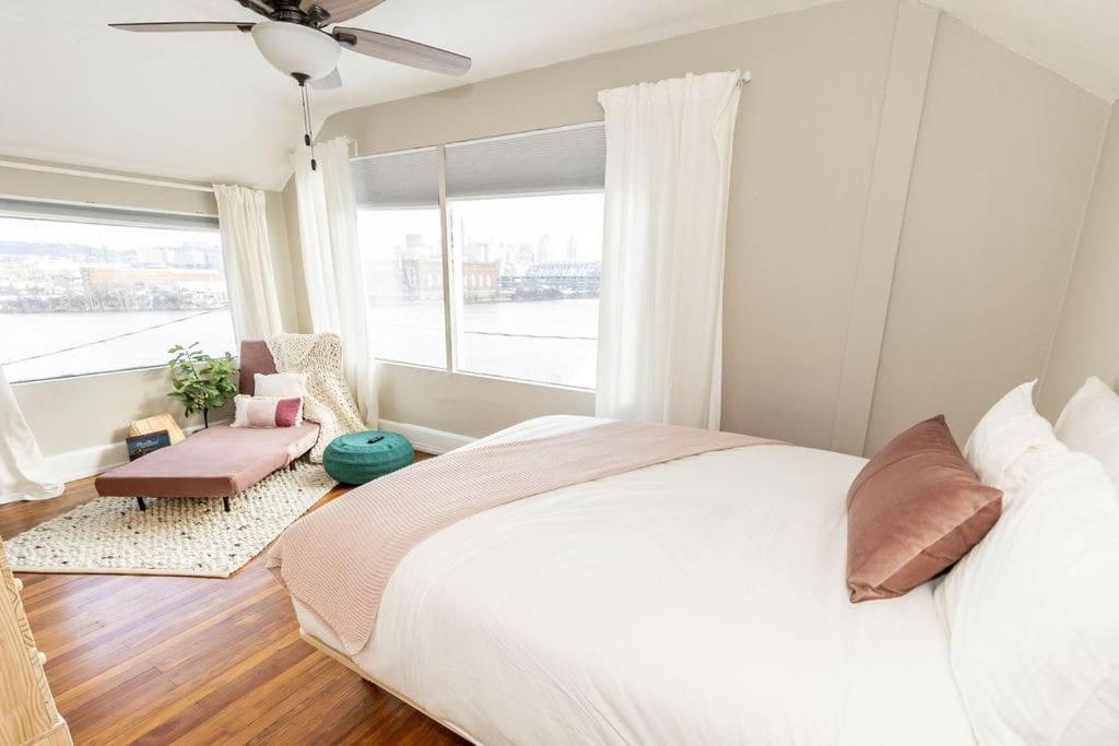 Cozy Riverfront Bungalow With Stunning Views Covington Esterno foto
