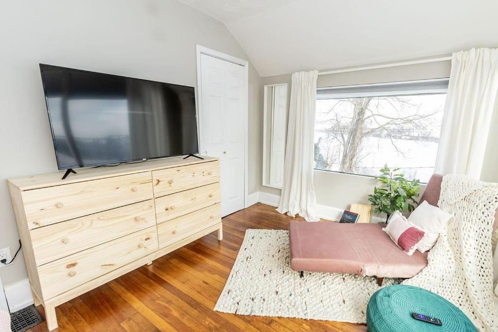 Cozy Riverfront Bungalow With Stunning Views Covington Esterno foto