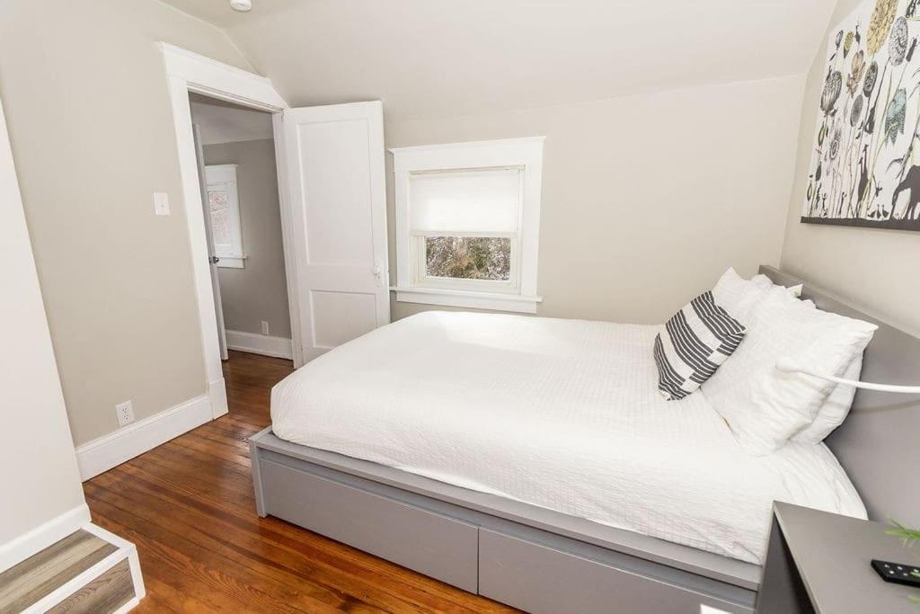 Cozy Riverfront Bungalow With Stunning Views Covington Esterno foto