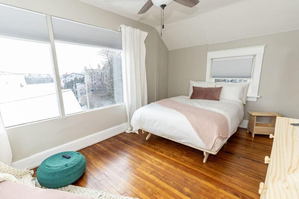 Cozy Riverfront Bungalow With Stunning Views Covington Esterno foto
