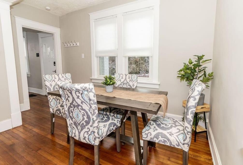 Cozy Riverfront Bungalow With Stunning Views Covington Esterno foto