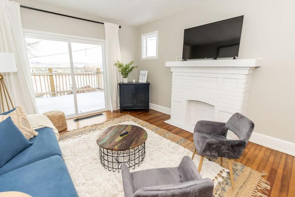 Cozy Riverfront Bungalow With Stunning Views Covington Esterno foto