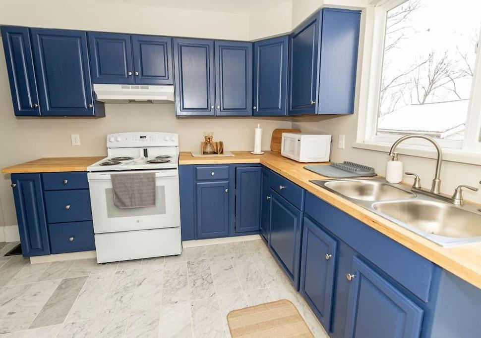Cozy Riverfront Bungalow With Stunning Views Covington Esterno foto