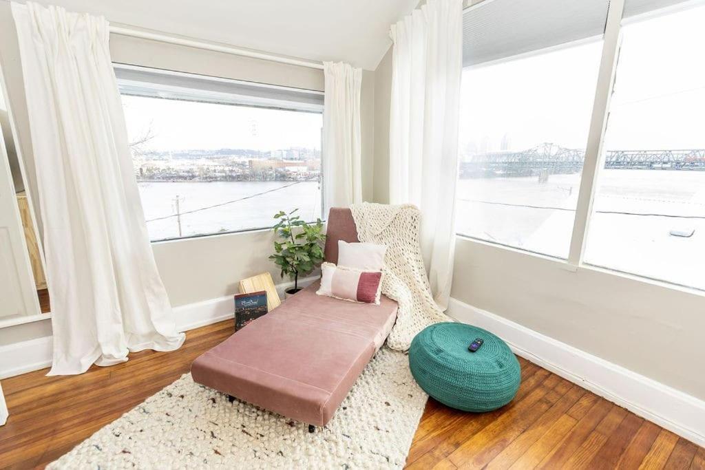 Cozy Riverfront Bungalow With Stunning Views Covington Esterno foto